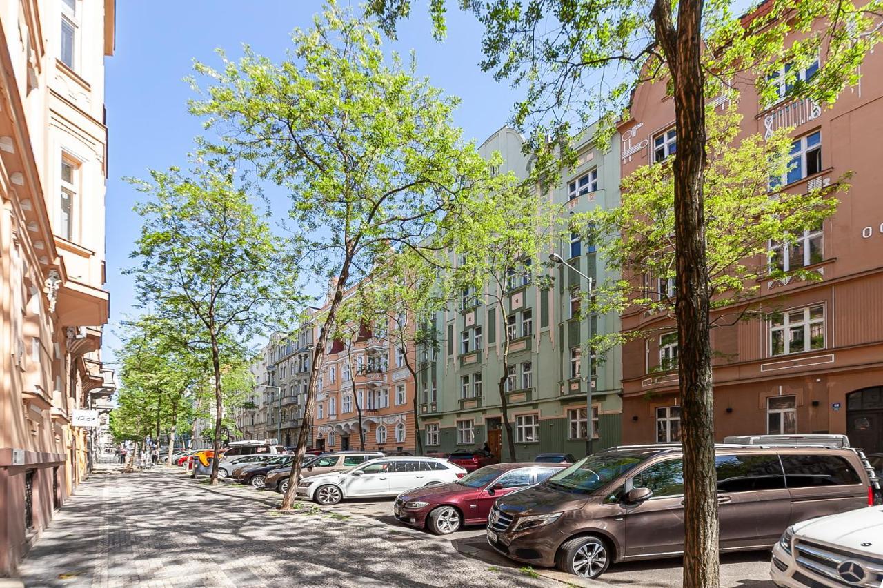 Apartment Alfons Mucha Flat / Quiet Street / National Museum Prague